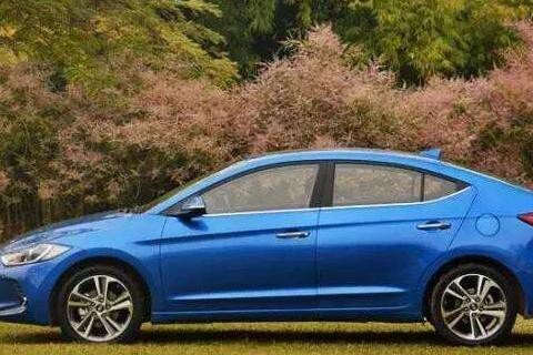 现代领动骚蓝色提车用车分享，目前对油耗不大满意，其它好评