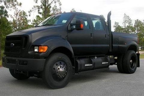 停车要霸占4个车位，上车简直跟攀岩一样，平时洗车都比一般车贵