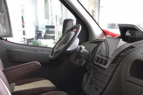 大通短轴版自行式B型房车，售价20万起，满足日常的旅行