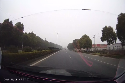 电动车永远是无法理解的，他们开车都不看路