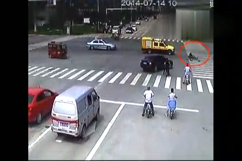 电动车闯红灯技术，一个比一个牛