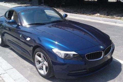 宝马Z4把电动车给撞倒了，看到现场情况路人都说车主要破产