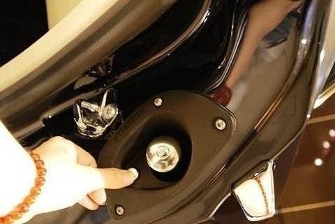 劳斯莱斯一把伞七万，马云司机笑了：我车上那把贵一辆宝骏310