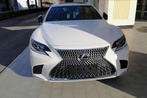 首台雷克萨斯LS350低配版亮相，外观像荣威，内饰和奔驰天壤