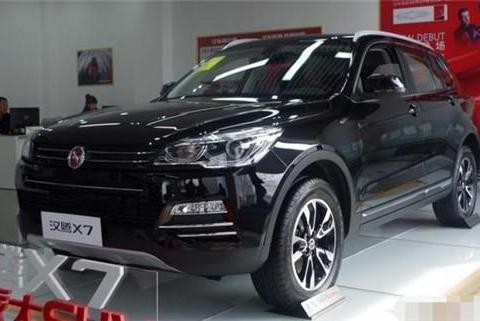 这款车售价8万，不看车标还以为是30万的豪车！