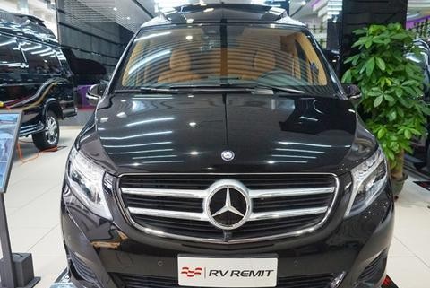 炫酷黑外观，奔驰V级7座MPV，内饰让埃尔法甘拜下风！