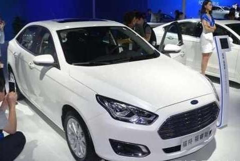 颜值超凯美瑞，油耗比卡罗拉低，官降3万后，福睿斯能杀出重围么