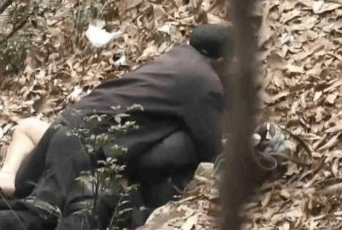 七旬老人和中年妇女树林交易, 每次十元!如何看待他们的为老不尊
