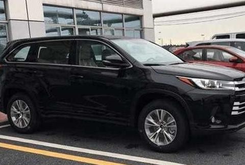 18款新汉兰达到店，长度增加35mm，可V6配8AT不供国内