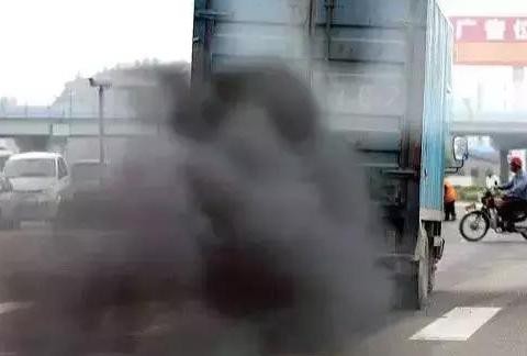 警惕！卡车冒烟的颜色，竟然预示着这些毛病！