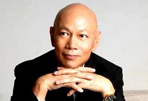 他凭大话西游出道，演唐僧至今无人超越，如今夫妻恩爱30年