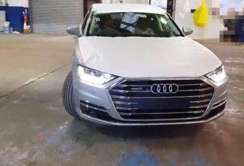 18款奥迪A8L到达国内4S店，车内配6块大屏，果断放弃奔驰S级