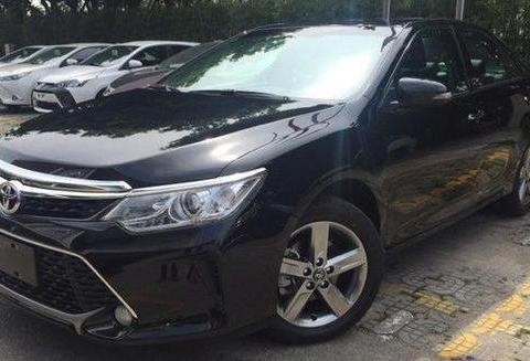 16款凯美瑞2.0S十周年纪念凌动版落地17万, 配置低得无法想象