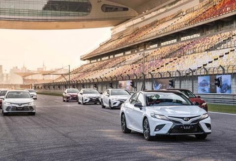 试驾全新丰田凯美瑞混动版