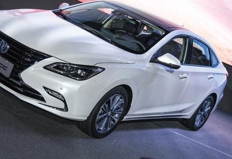 叫CC的不一定只有大众，看看这款国产车拉风不？