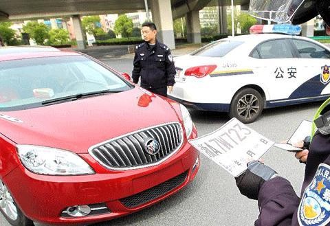 国内最苦逼的车牌，每天24小时都禁止入市区，却有很多豪车都挂它