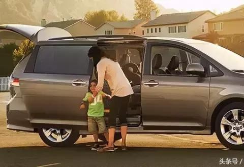 丰田塞纳超大空间商务车，在北美，欧洲都享有盛名