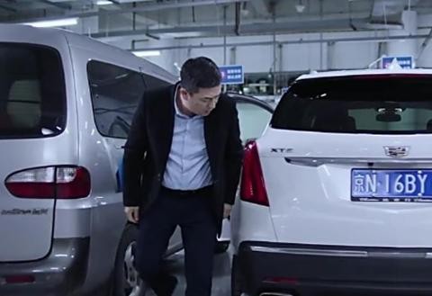 国民大叔张嘉译同款凯迪拉克XT5对战奥迪Q5