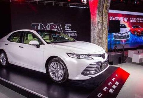 看到这新车买了雅阁真后悔！3款动力不到18万到店，配置秒杀迈腾