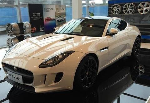 “圆你跑车梦触手可及只需捷豹FTYPE”