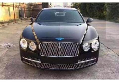 四百万的宾利却被一辆五菱超车了, 网友表示“秋名山”上见