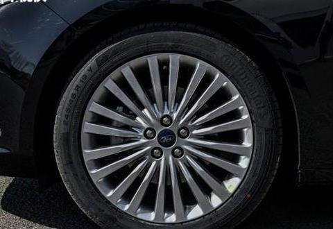 标配全景天窗 7气囊，空间比迈腾宽敞，总销量破700万辆！