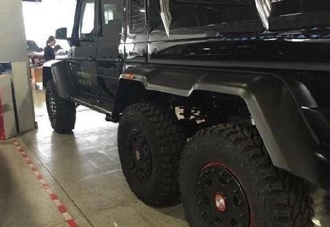 这车要是放在国内，就是个大皮卡，您觉得呢?！