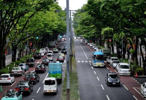 实拍日本本土车，可见路虎揽胜但有钱人不爱开BBA，这种车最常见