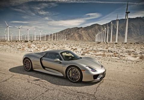 云南一辆价值2000万的保时捷炸街，车牌号却让人意想不到！