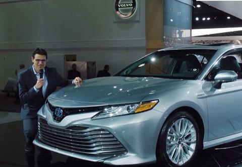 全新凯美瑞配这个颜色的很惊艳，网友：可惜国产版本并没这个颜色