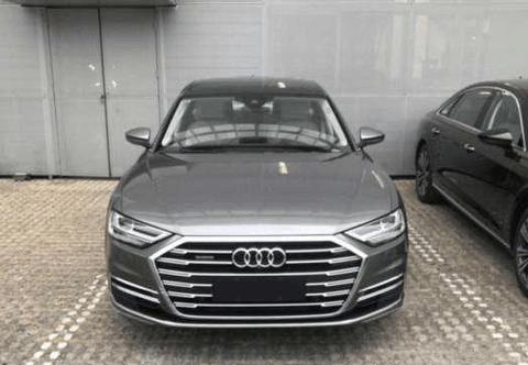 国内首台18款奥迪A8L到店, 配全触摸式中控台,奔驰S级要倒大霉了