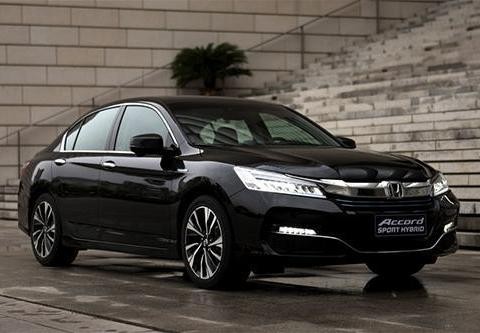 一箱油能跑两千公里，百公里油耗仅3.2L，23万要火