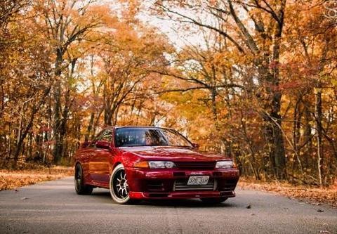 一枚红色日产Skyline GTR R32，很骚气但也很激情