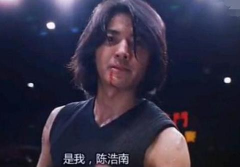 凭借古惑仔一炮而红，如今一台路虎开10年，不是买不起 是太低调