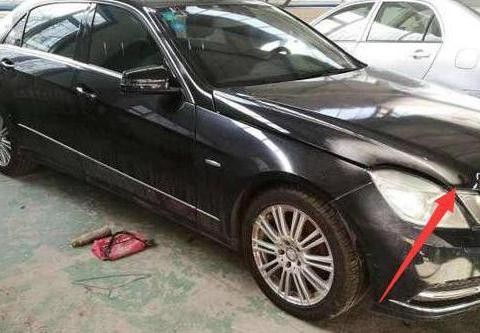 泡水奔驰E260，十万入手还能过户，婚车跑两年还赚三万？