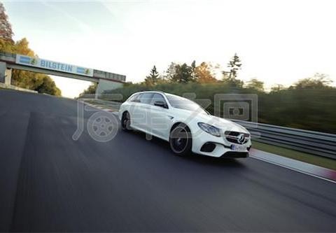 奔驰E63 AMG纽北刷圈破纪录！打败奥迪RS6成为地表最强买菜车！