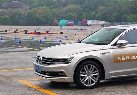 浅尝大众辉昂：买 A6L 的大叔们，不如改买这台“神车”？