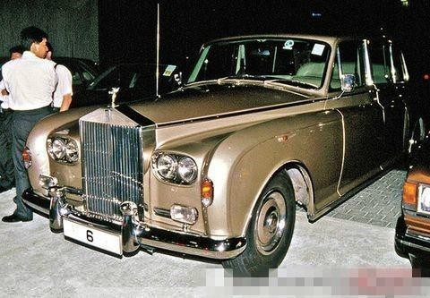 他是一位给中国捐款超100亿的老人，酷爱车牌6的劳斯莱斯！