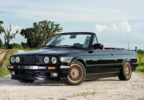 仓库“捡到”30岁高龄宝马E30敞篷车，修复后简直太拉风了！