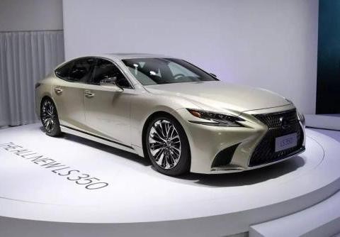 雷克萨斯这款车和奔驰S同级别