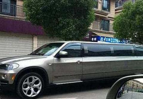 宝马X55见过没？车身8米多长，中国仅此一辆，车牌也很豪