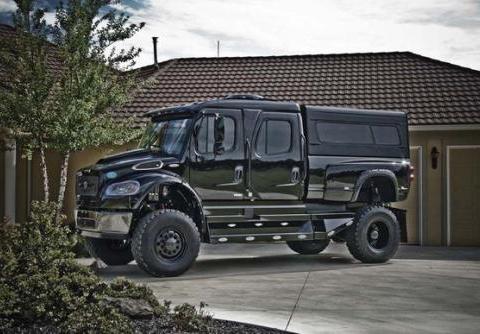 越野大哥大还得看它，一辆车有一层楼高，猛禽也得靠边站