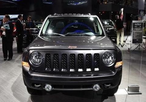 丰田都得服，比奔驰有情怀，卖26万配四驱，可惜好车已经停产