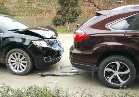 刚提的全新比亚迪S7就完成了首撞，