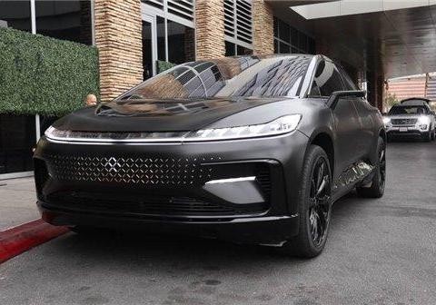 贾跃亭“皇帝的新车”拉斯维加斯上路试乘：暂时只是个好看车架子