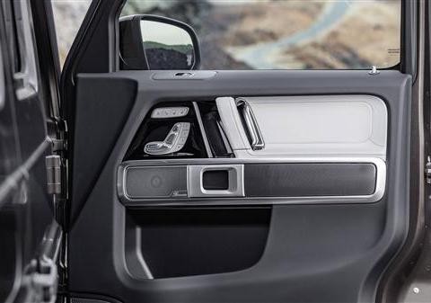 对得起价格 奔驰全新大G内饰官图：豪华感暴增