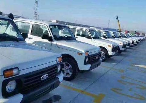 强悍! 40年没换代仍要进军中国, 14万带三把差速锁, 机械四驱