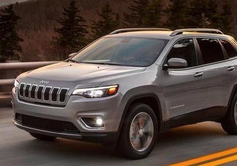 全新Jeep自由光, 抛弃眯缝眼设计, 换上牧马人同款2.0T发动机