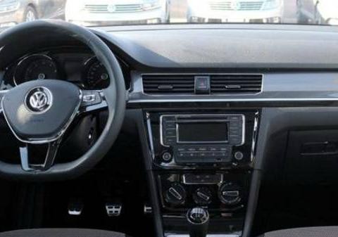 全景天窗+6气囊，油耗还低：称它为唯一良心的大众车并不过分