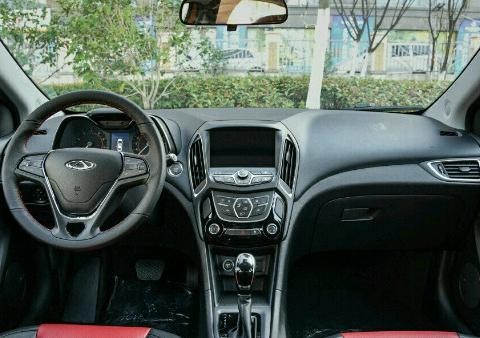 这两款国产家用车6万起卖，一箱油能跑900公里毫不费油